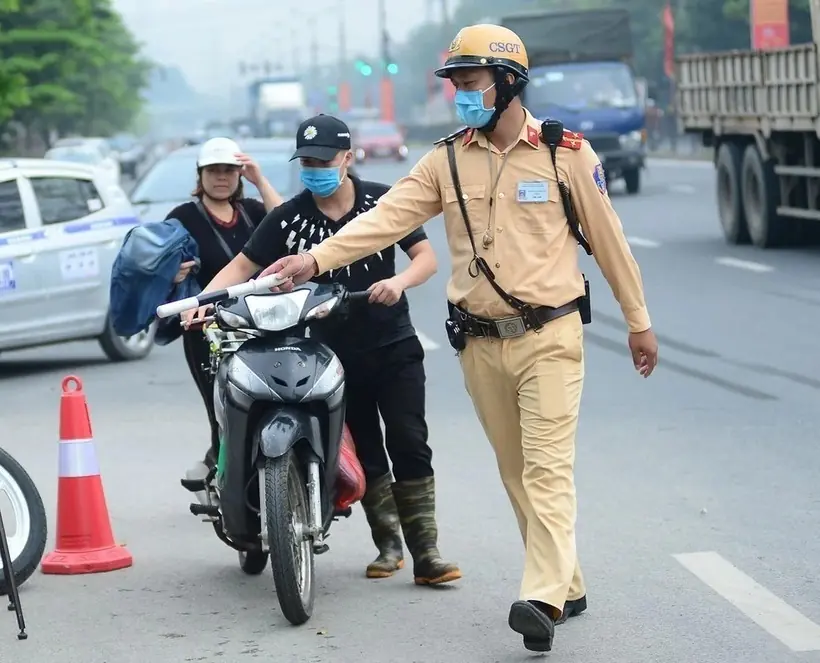 Phải bật xi nhan trước bao nhiêu mét để không bị ph:ạt, ai cũng cần nắm rõ kẻo vi phạm