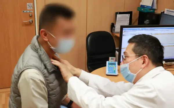Chàng trai rất khỏe mạnh bỗng phát hiện u tu:yến g:iáp, bác sĩ nói: Thấy 4 thứ này ở cổ phải khám ngay!
