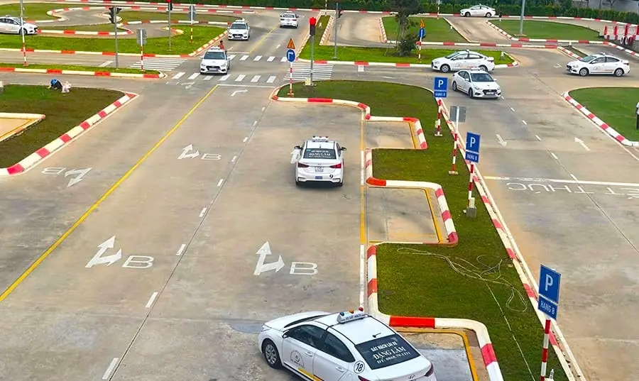 Công bố mức thu phí sát hạch bằng lái ô-tô, xe máy