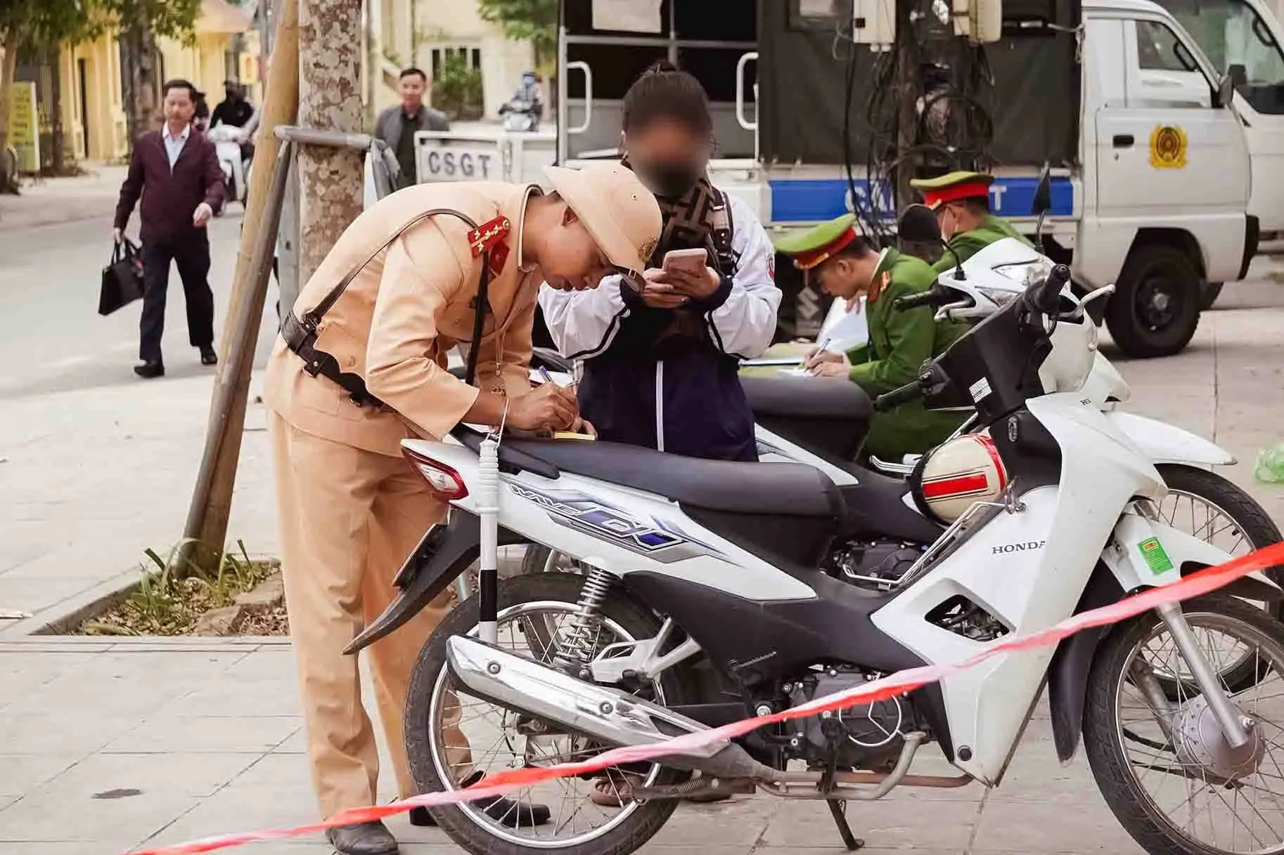 Chưa nộp ph:ạt giao thông sẽ không được cấp, đổi, cấp lại GPLX