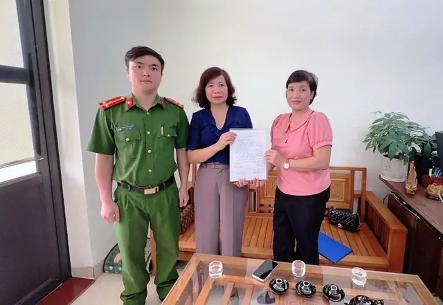 Tài khoản nhận được 20 tỷ đồng, cô giáo lập tức báo công an