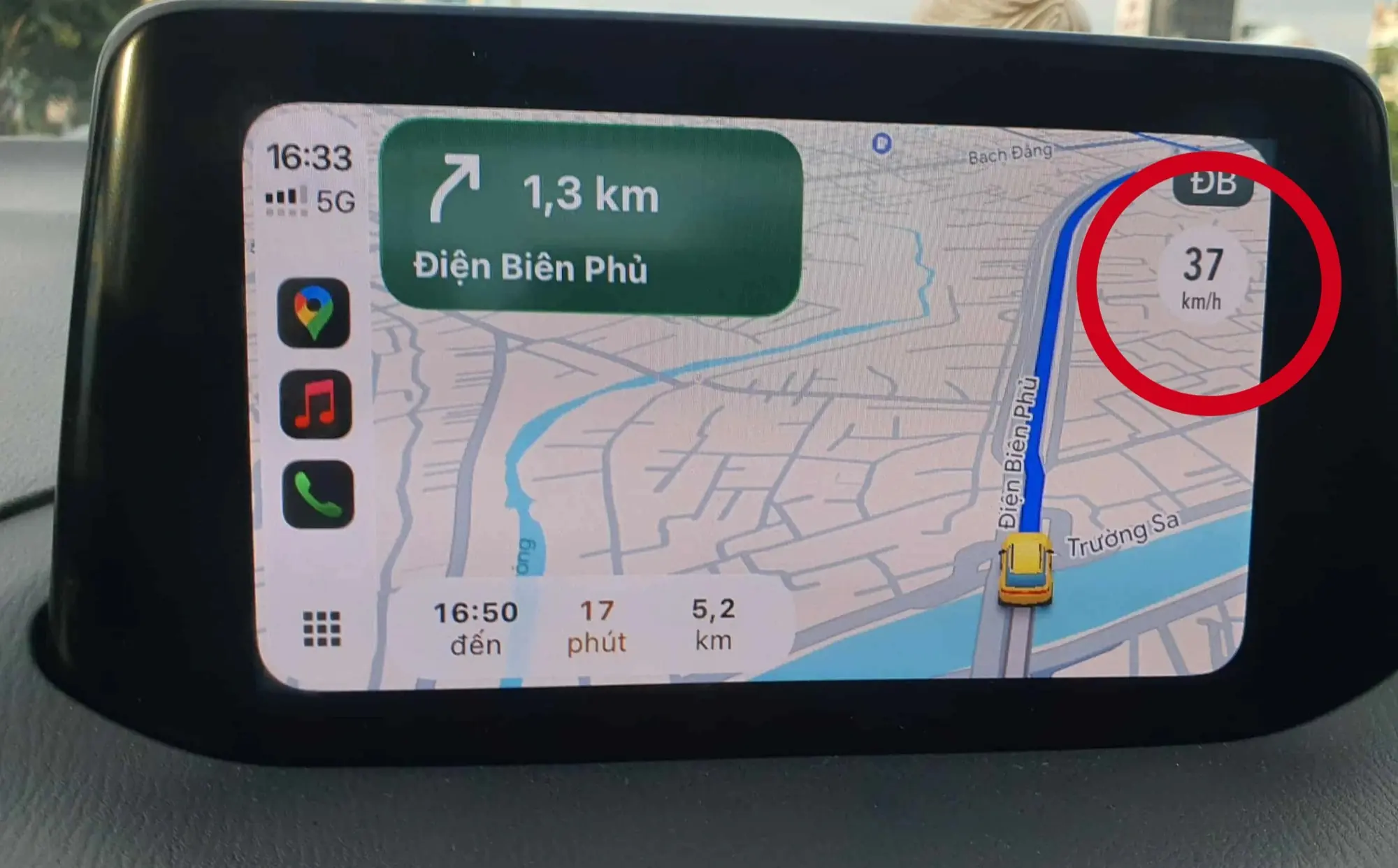 Tại sao tốc độ hiển thị trên bản đồ và đồng hồ ô tô khác nhau?