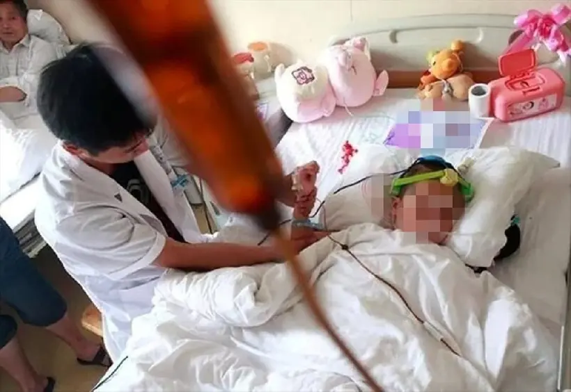 Bé 5 t bị UT giai đoạn cuối, nguyên nhân do thói quen của hầu hết các ông bố