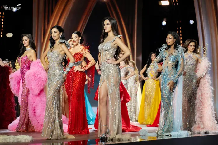 Miss Grand gây phẫn nộ khi 'đấu giá' giải công khai ngay trên sân khấu