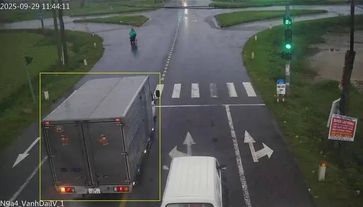 Nửa đêm ở tuyến đường vừa lắp thí điểm camera AI: Hình ảnh gây ngỡ ngàng