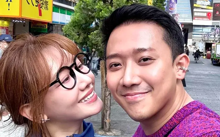 Trấn Thành làm điều này với Hari Won ở hậu trường khiến ai cũng 'đỏ mặt'