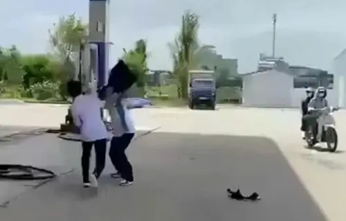 Nguyên nhân nam sinh ở Thanh Hóa  bạn cùng trường tuv0ng