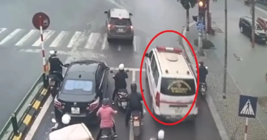 4 trường hợp vượt đèn đỏ không bị CSGT thổi phạt