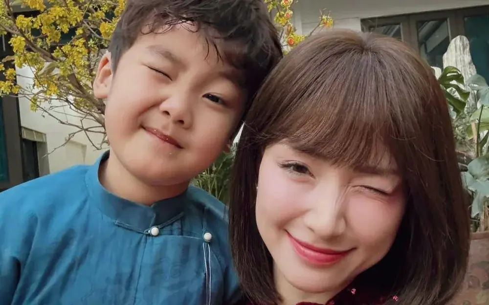 Hòa Minzy bất ngờ nhận món quà đặc biệt từ con trai nhân ngày 20/10 gây xúc động