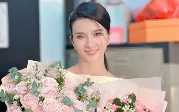 Kim Tuyến 19 tuổi kết hôn, 21 tuổi ly dị làm mẹ đơn thân từng vướng nghi vấn hẹn hò Huy Khánh