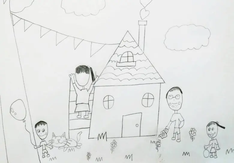 Bé gái 7 tuổi vẽ tranh gia đình có 4 người nhưng riêng mẹ “khiếm khuyết” gương mặt, cô giáo lập tức liên hệ phụ huynh