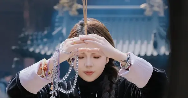 Khi thắp hương, bạn nhất định phải nói 2 chữ này - điều rất nhiều người không biết, bảo sao khấn hoài chẳng linh ứng!