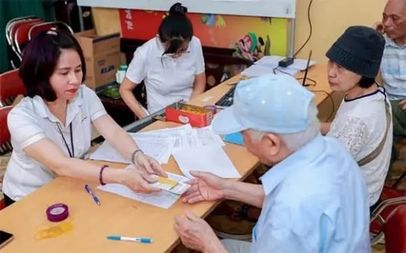 Theo quy định mới nhất: Những ai được nhận trợ cấp 500.000 đồng/tháng và được Nhà nước đóng bảo hiểm y tế?