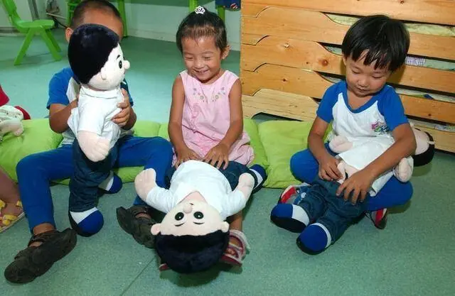 Cô giáo gửi ảnh con ngủ trưa ở trường, mẹ vừa nhìn đã tức giận, kiện lên tận hiệu trưởng 10:46 24/10/2025