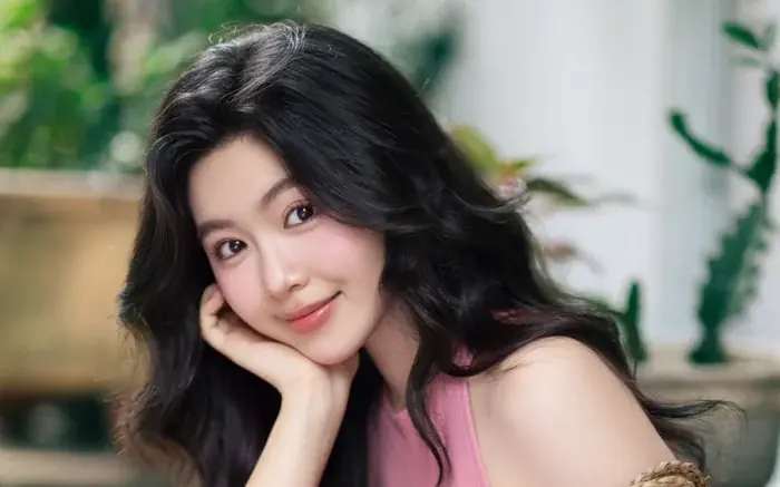 Cách Lọ Lem nhà Quyền Linh 'hái ra tiền' với mạng xã hội