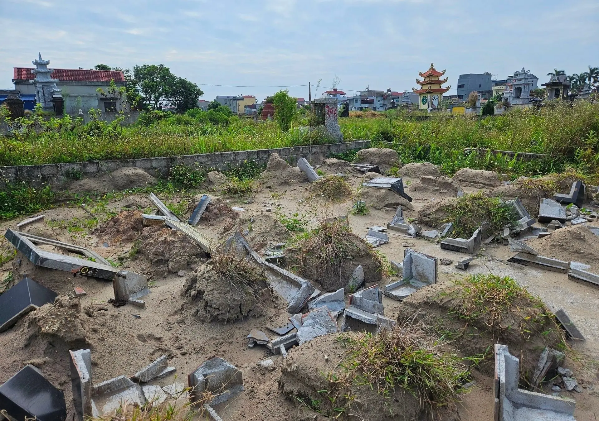 Hải Phòng: Phát hiện 225 ngôi “mộ giả” trong mặt bằng dự án đường sắt Lào Cai – Hà Nội – Hải Phòng