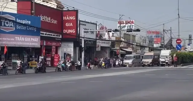 Đèn tín hiệu lỗi, người dân được lưu thông hay phải dắt bộ?