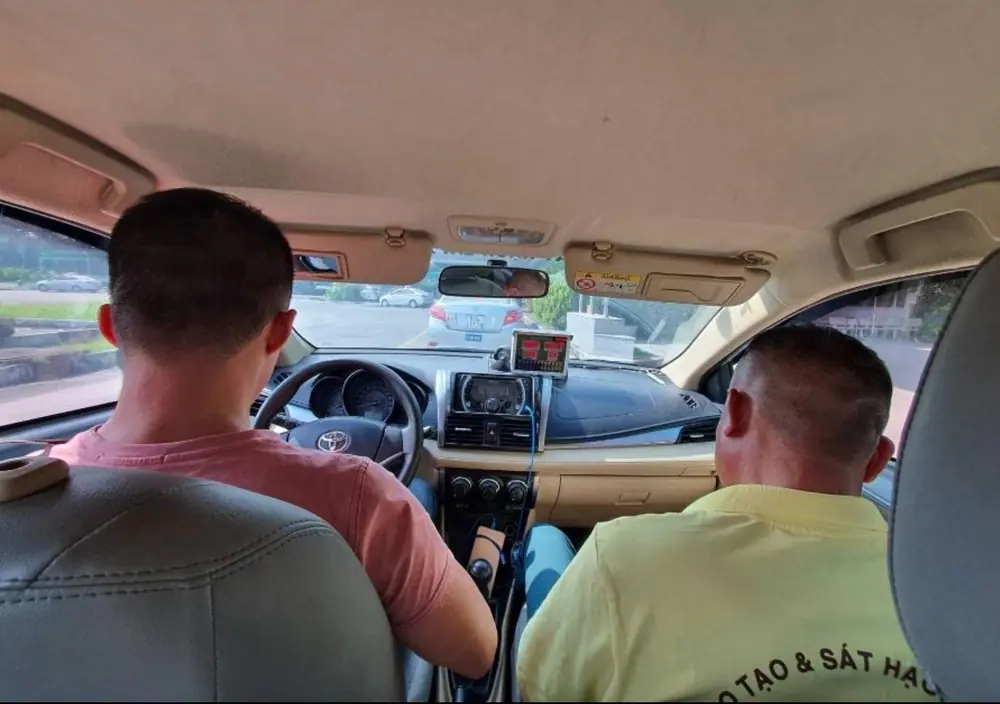 Quy định mới về tuổi lái xe máy, ôtô từ ngày 1/1/2025