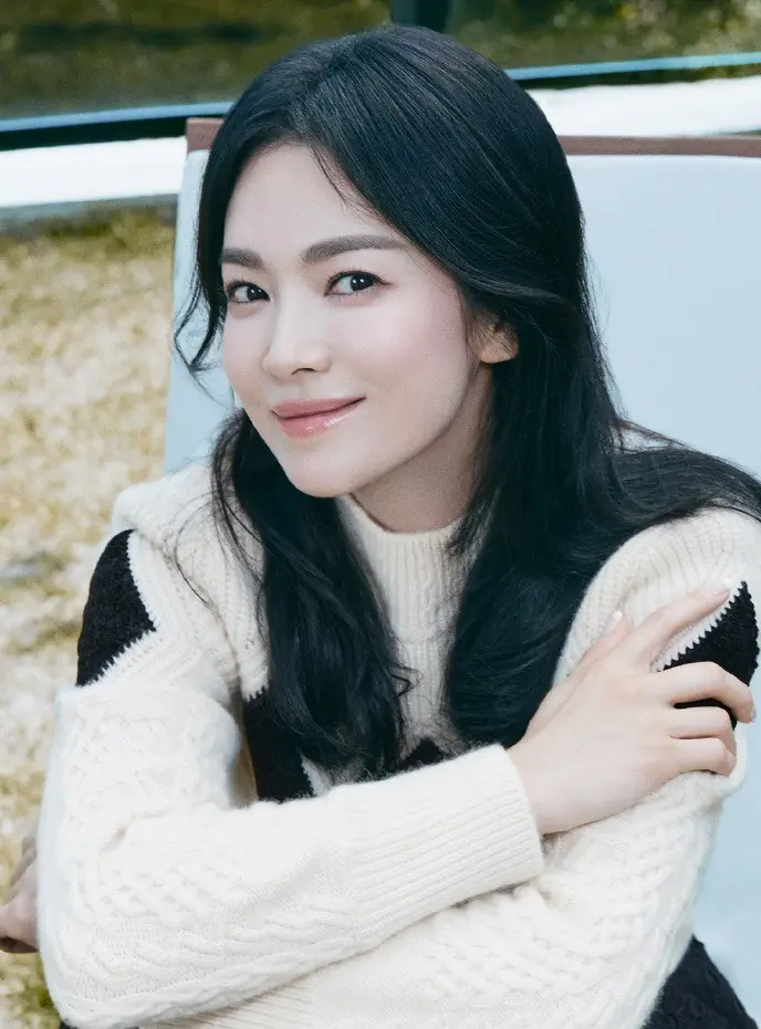 1 tài tử "ôm h:ậ:n" 20 năm mới tố cáo Song Hye Kyo gi:ả tạo