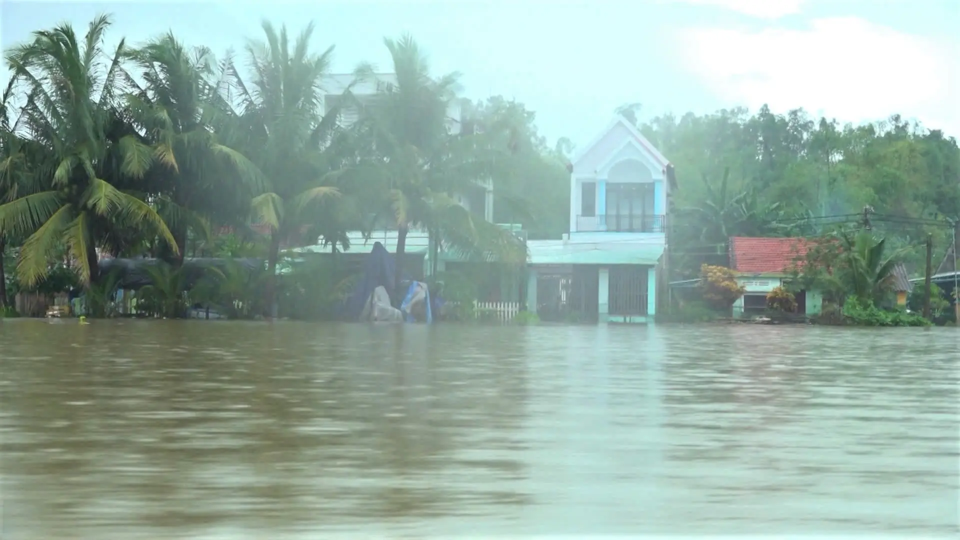 Thông báo khẩn tới 6 tỉnh, thành phố