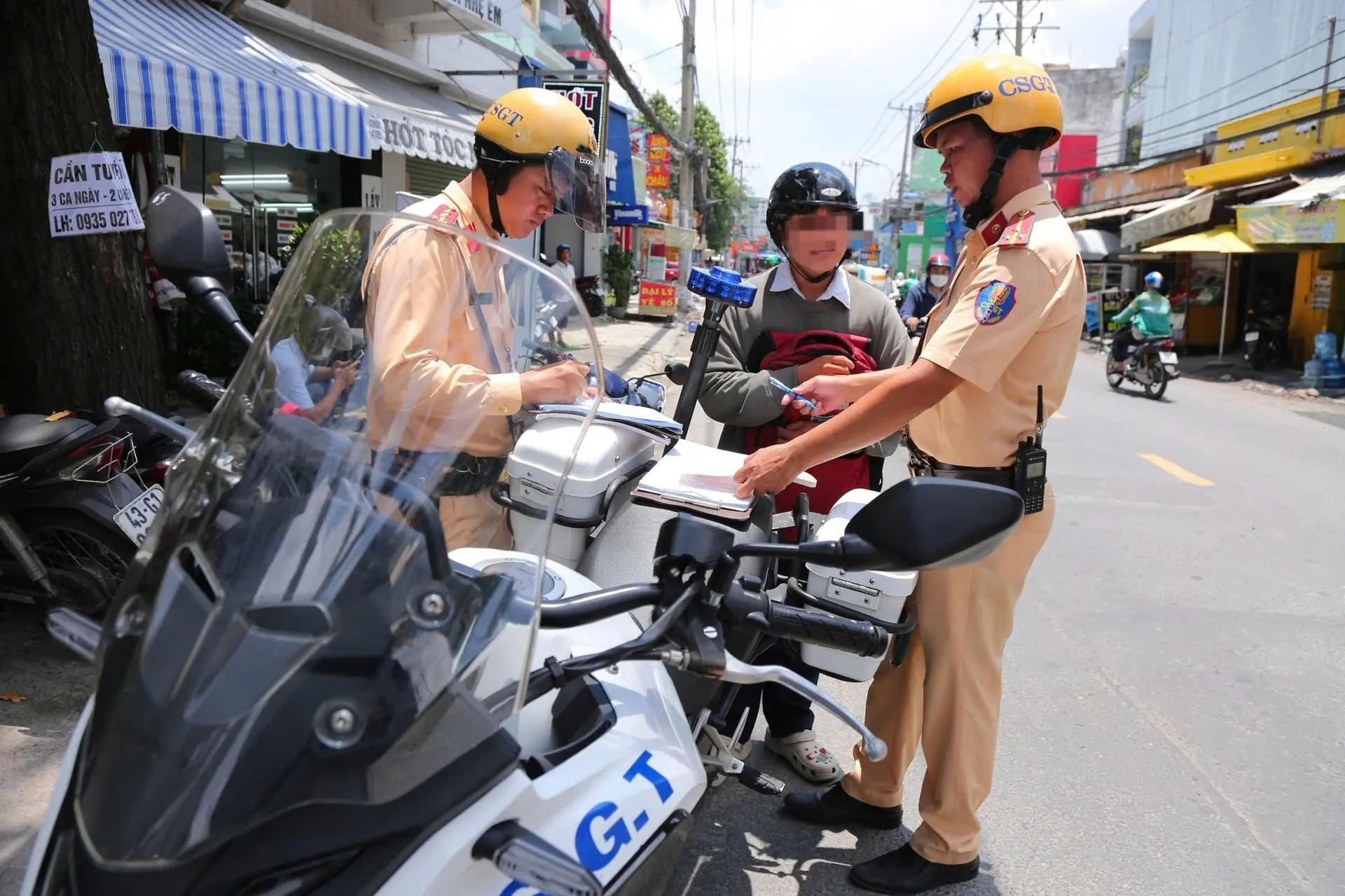Sinh viên vi phạm luật giao thông: 45% trường hợp vi phạm chưa đủ tuổi đã điều khiển xe máy