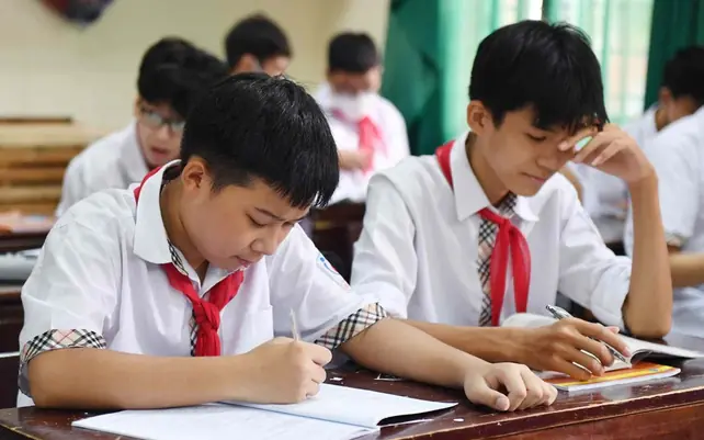 Hà Nội dự kiến mức trần phí trông giữ trẻ sau giờ học là 12.000 đồng/giờ