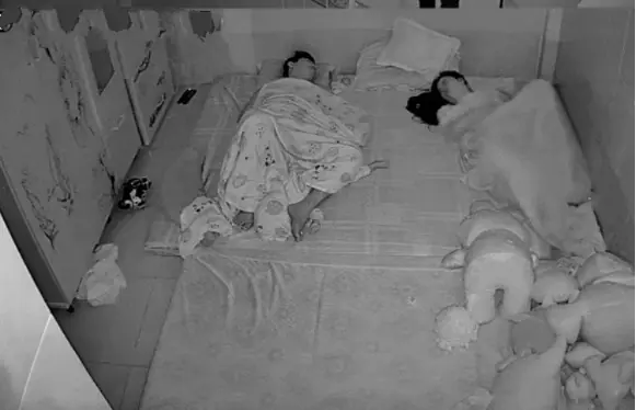 Clip mẹ phản xạ cực nhanh, cứu con trong tích tắc gây xúc động mạnh: “Đúng là bản năng làm mẹ”