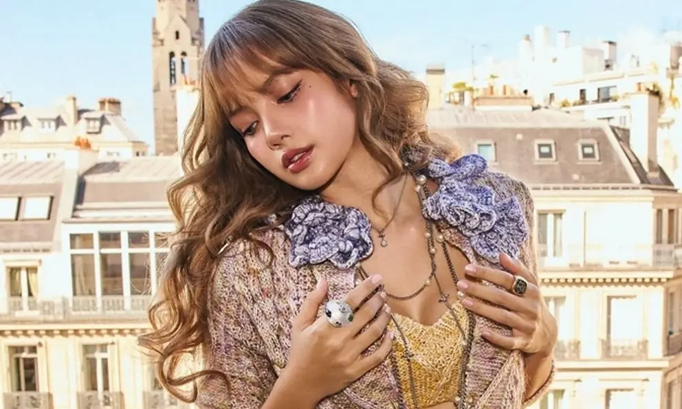 Bức ảnh chụp chung của gia đình Lisa (BLACKPINK) gây tr:a:nh c:ã:i