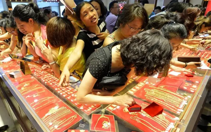 Chi 530 triệu đồng mua vàng, 5 năm sau bán lại cho chính cửa hàng cũ nhưng bị từ chối: "Đây là vàng giả"