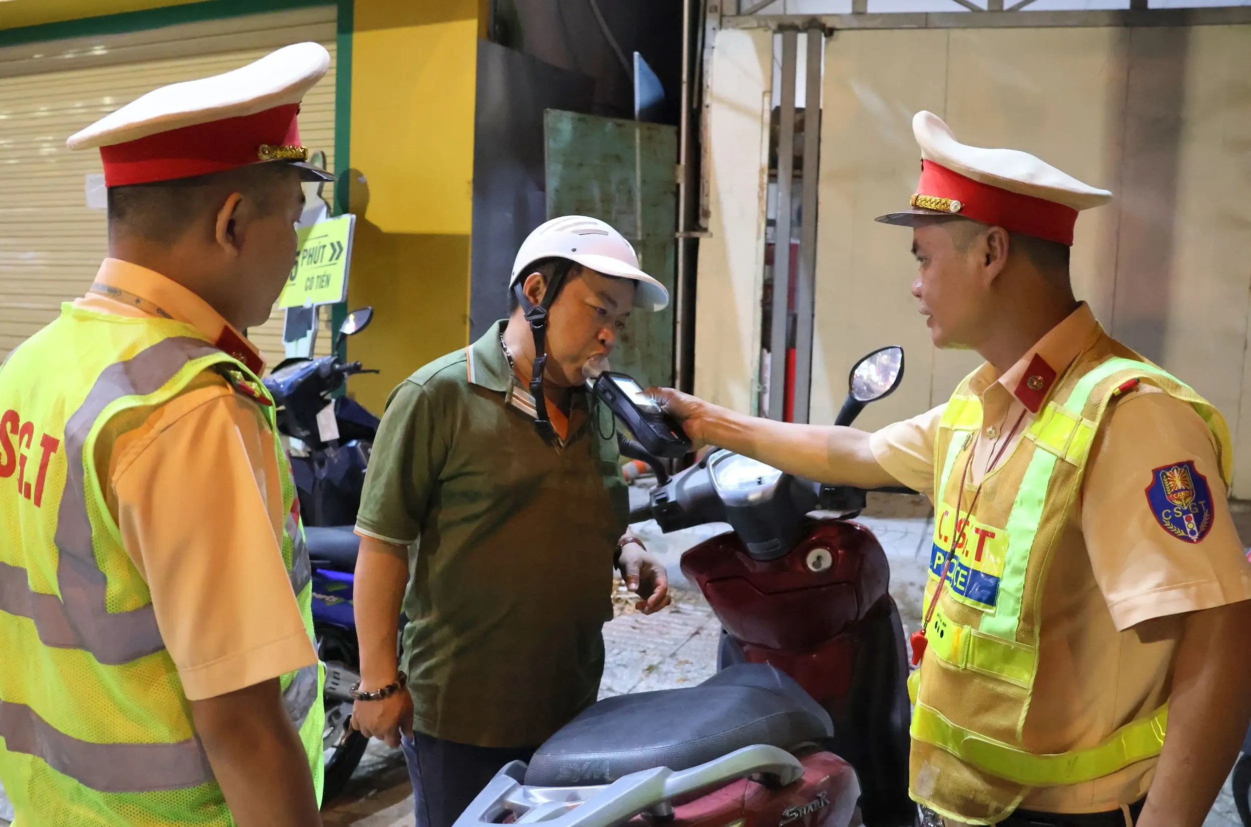 CSGT Cần Thơ mạnh tay xử lý vi phạm về nồng độ cồn