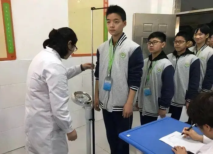 Con trai 14 tuổi đã cao 1m8, bố là chuyên gia dinh dưỡng bật mí 2 món ăn màu vàng tốt cho con phát triển chiều cao