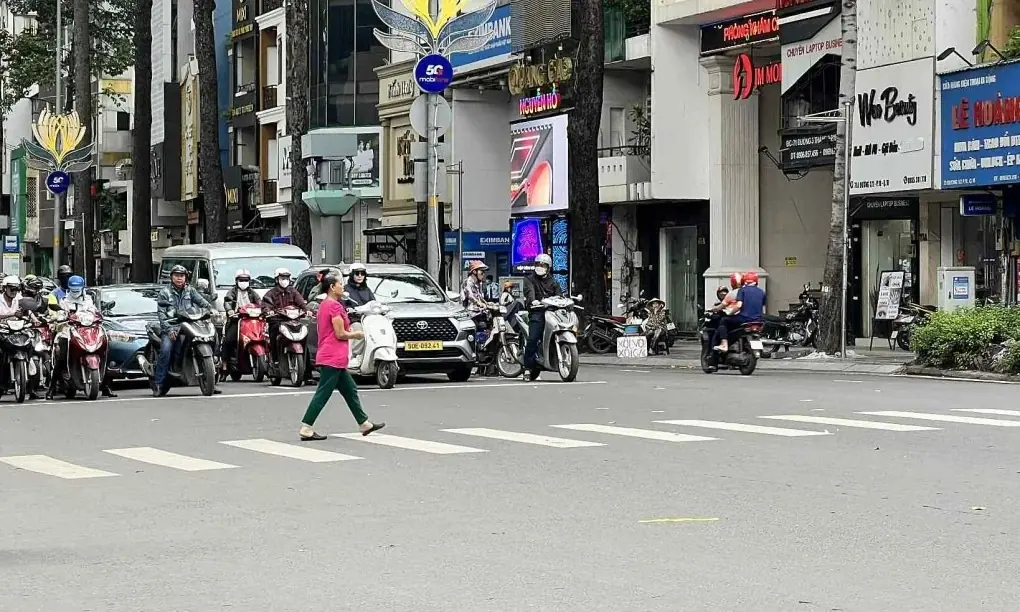 Có thể đi t:ù nếu không nhường đường cho người đi bộ