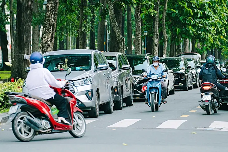Phạt mạnh tay, hết thời ô tô ra đường đậu đâu cũng được