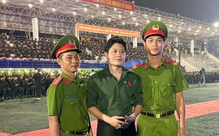 Hình ảnh của nhạc sĩ Nguyễn Văn Chung đang khiến mạng xã hội 'dậy sóng'