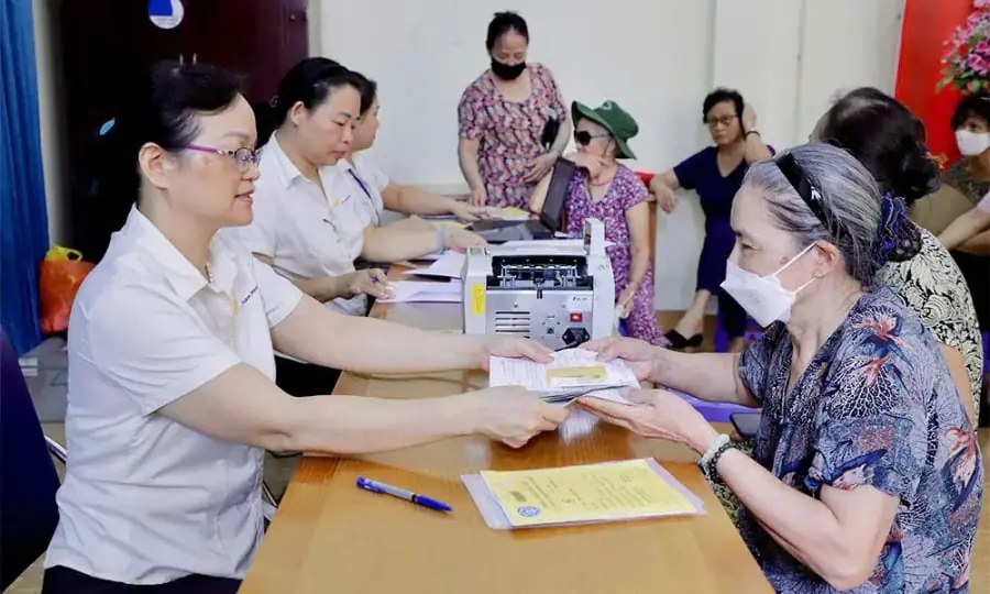 Nghỉ hưu năm 2025, đóng BHXH đủ 25 năm sẽ nhận lương hưu bao nhiêu mỗi tháng?