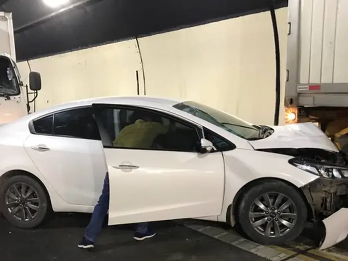 Xe trước phanh gấp khiến xe sau va chạm, lỗi thuộc về ai?