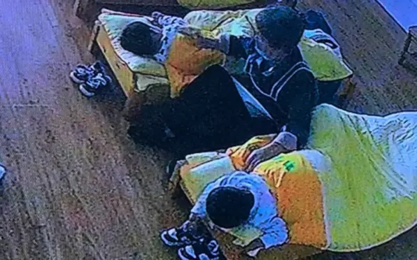 Camera ghi lại cảnh trẻ mẫu giáo ngủ trưa ở trường, hành động của 3 cô giáo khiến phụ huynh không nói nên lời