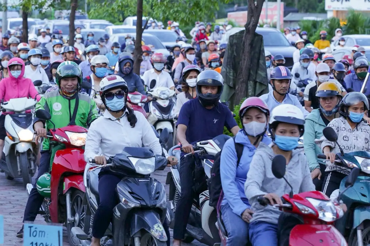 Hà Nội nghiên cứu tăng lệ phí trước bạ, phí biển số ôtô, xe máy chạy xăng, dầu