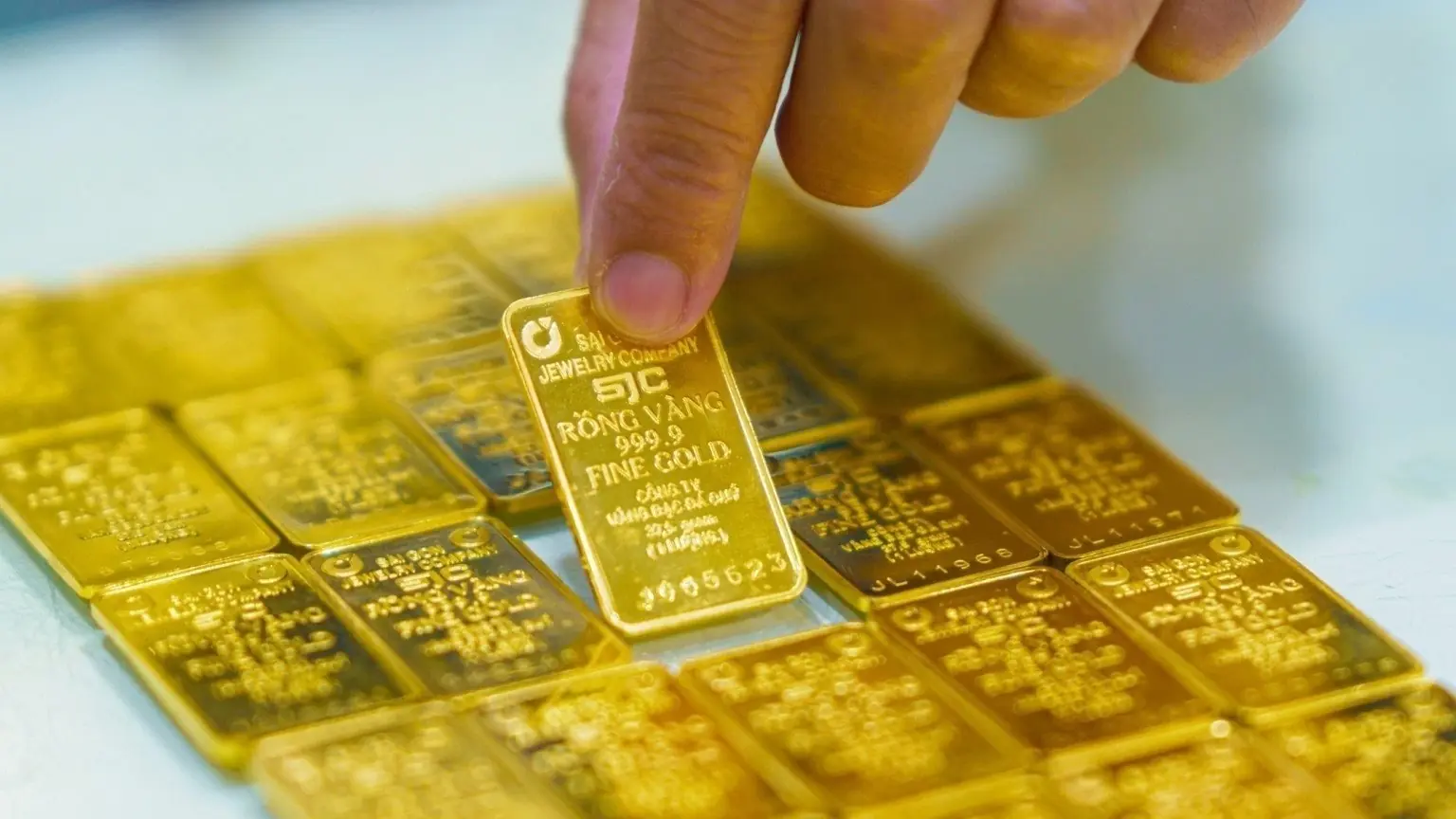 Chính thức đề xuất áp thuế TNCN 0,1% mỗi lần giao dịch vàng miếng
