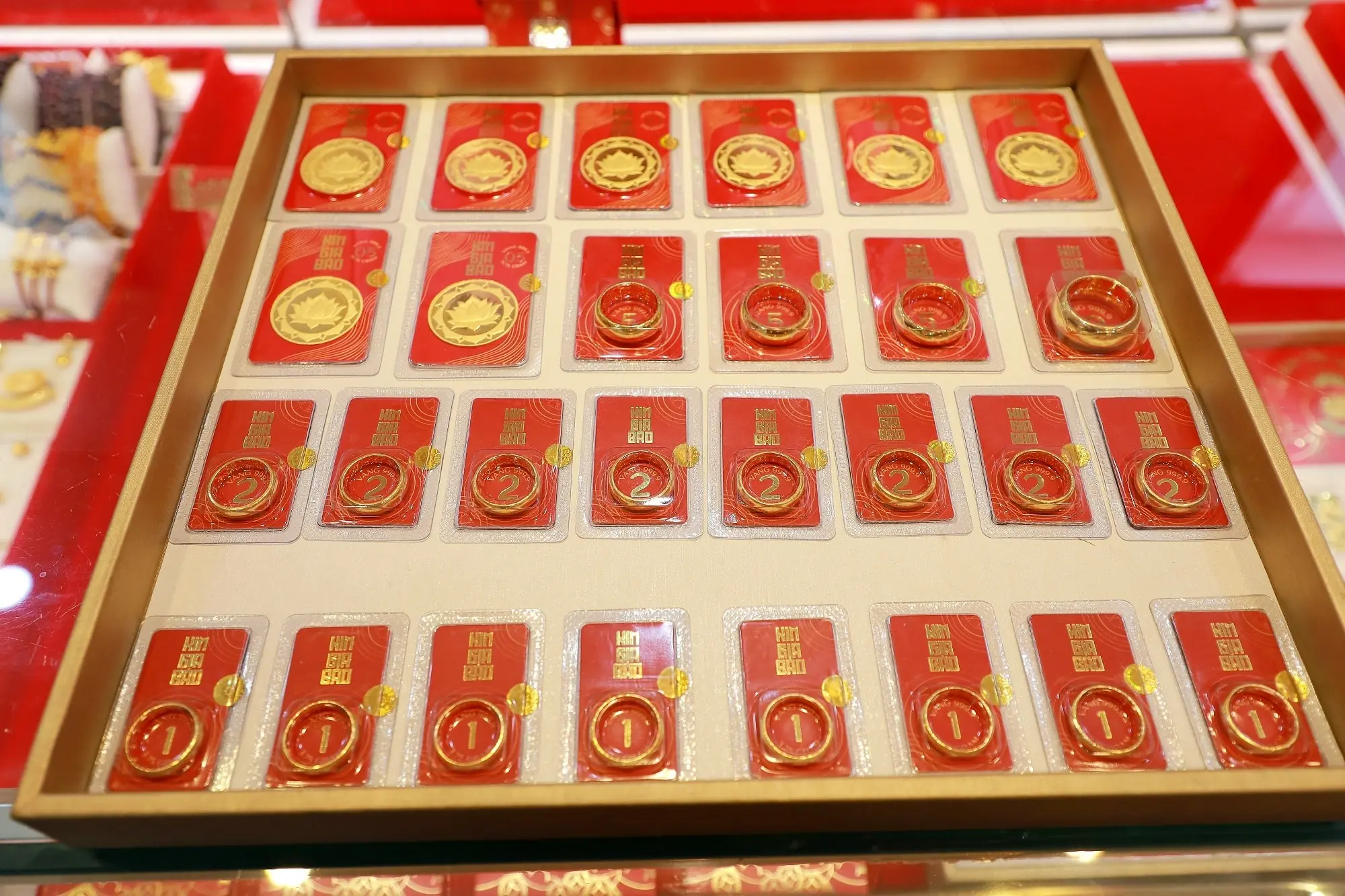 Giá vàng hôm nay (6-11): Lao dốc