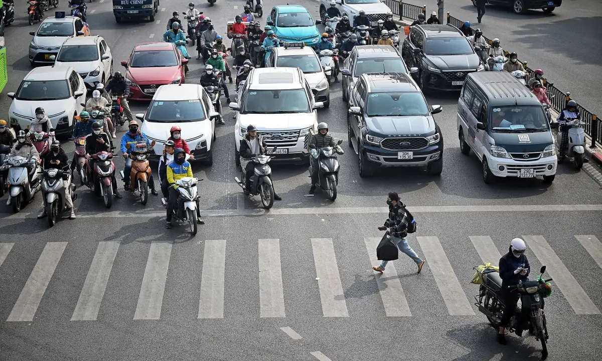 Ôtô dừng chờ quá vạch bị ph:ạt 18-20 triệu đồng như vượt đèn đỏ