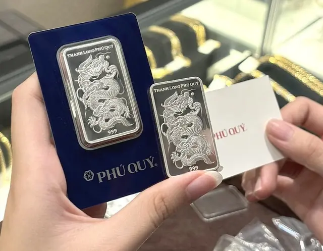 Giá bạc biến động chóng mặt, nhà đầu tư lo 'trắng tay' sau cơn sốt