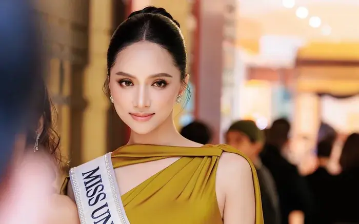 Đoạn clip Hương Giang có hành động gây xôn xao giữa sự kiện ở Miss Universe