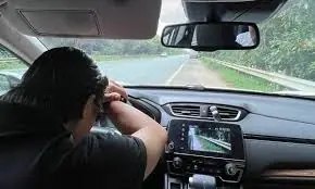 Chưa có quy định ph:ạt tài xế buồn ngủ dừng xe ở làn khẩn cấp