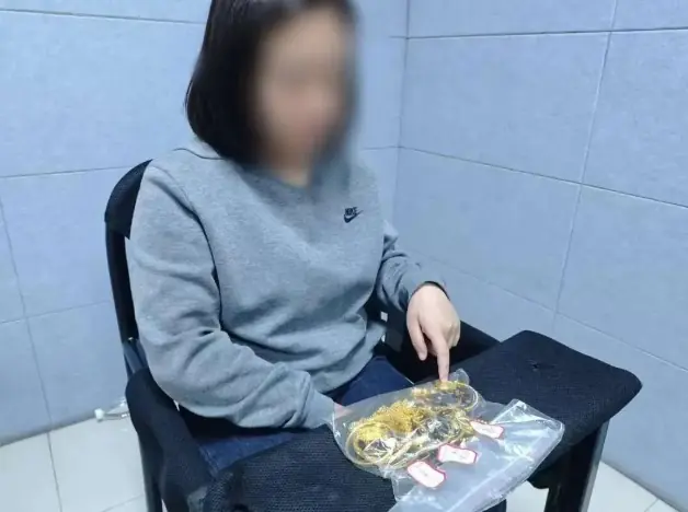 Mang gần 2 cây vàng đi bán, 1 ngày sau, người đàn ông bị công an triệu tập