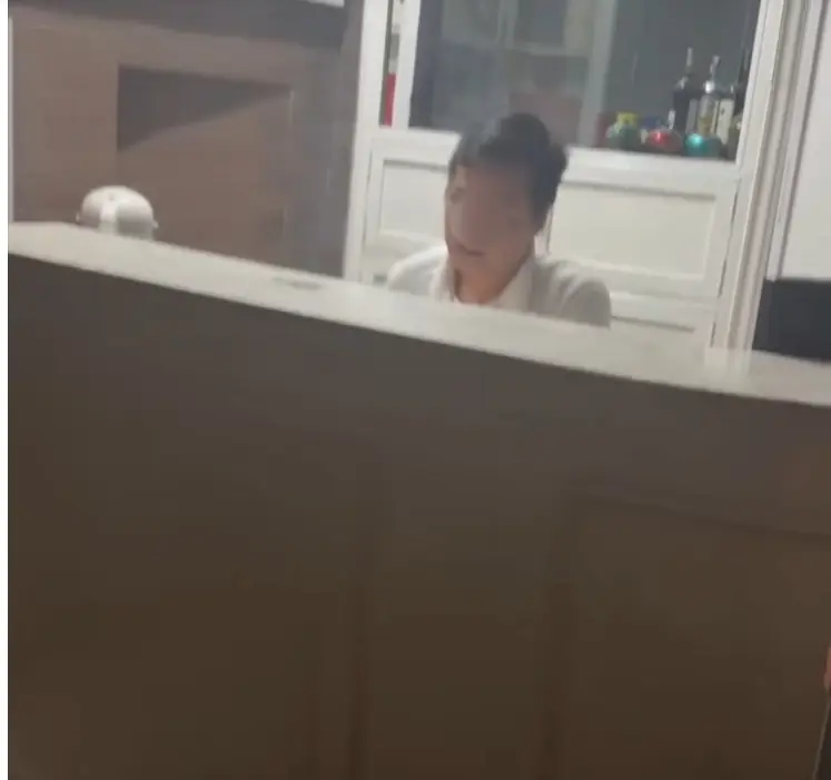 Bức xúc vì không thể nhận phòng khách sạn ở phố cổ Hà Nội dù đã trả đủ tiền