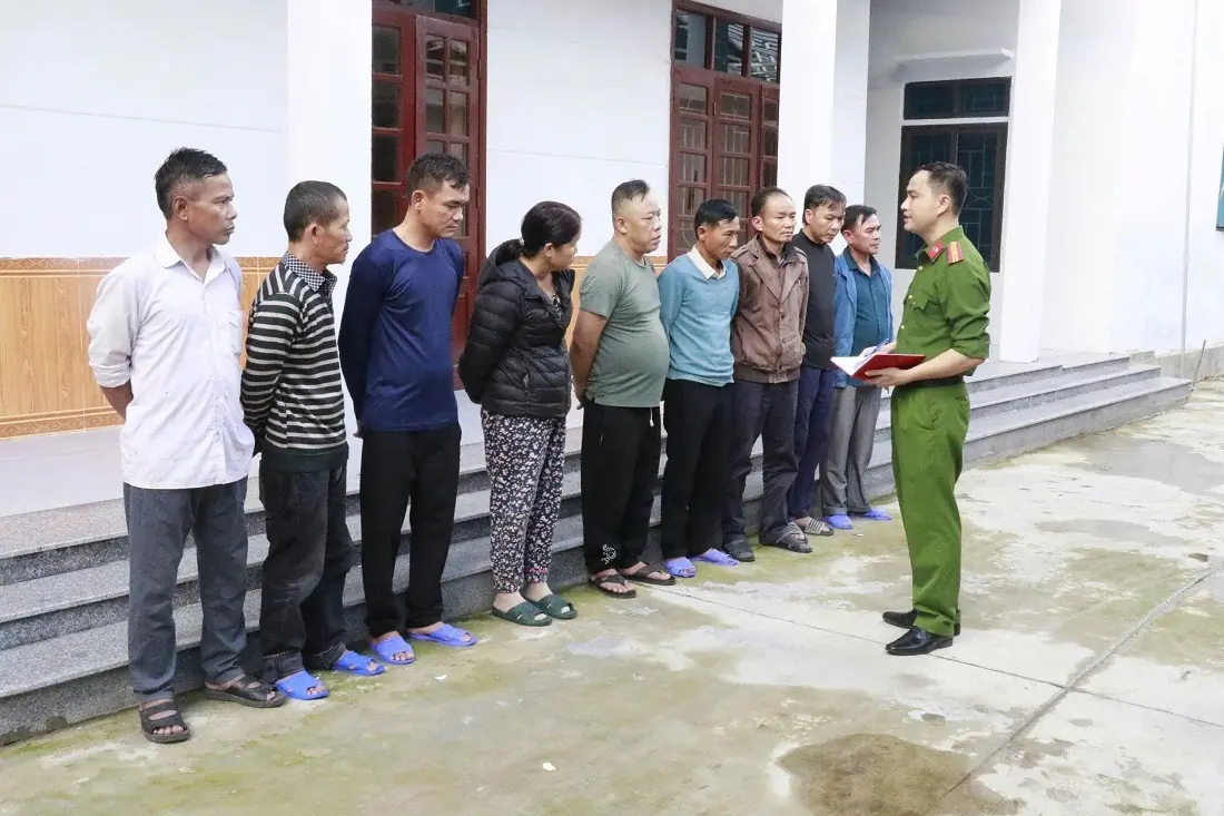 B:ắ:t Nguyễn Thị Kim Dung và 8 người đàn ông