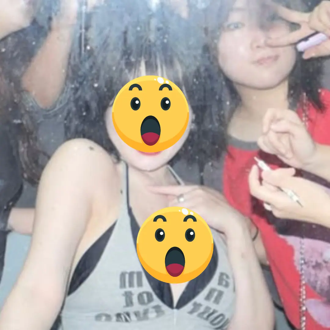 HyunA mặc áo bé x:í:u m:ỏ:ng t:a:ng, tạo dáng gợi cảm tột độ khiến khán giả 'đỏ mặt'