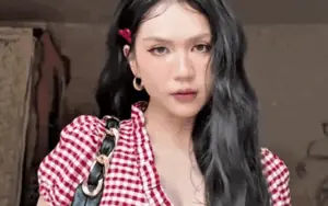 Ngọc Trinh diện mốt không nội y, tung tăng nhảy múa khoe trọn cơ thể phồn thực