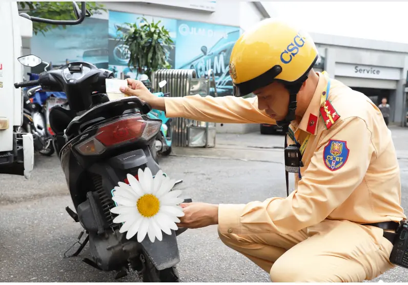 Tài xế che biển 'né' camera AI, Cục CSGT đề xuất tăng nặng mức xử phạt